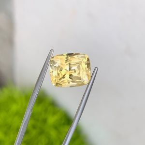 yellow sapphire 8+