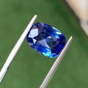 Blue sapphire - 8.62 carats - UnHeated